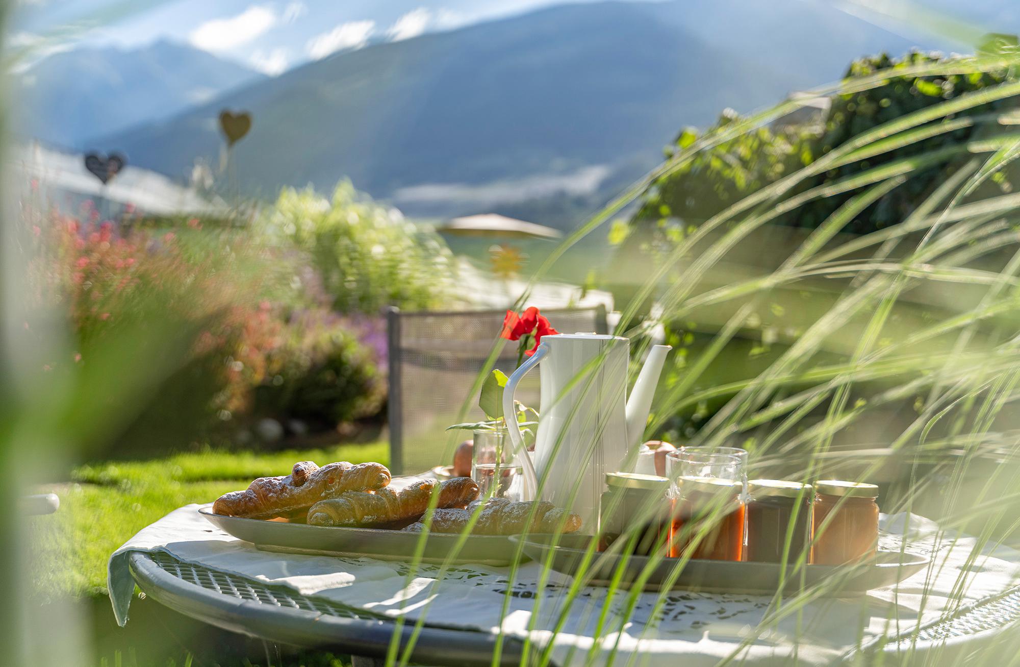 Frühstücken im Garten